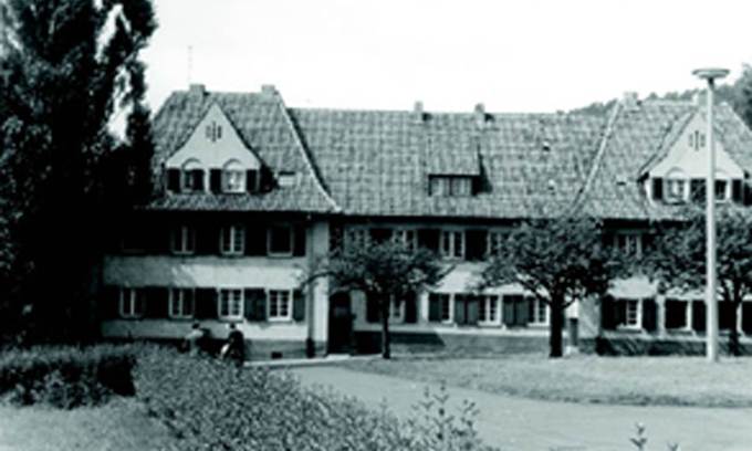 Blick auf ein Haus der im Volksmund „Elsasshausen“ genannten Siedlung „Im Gefälle“. Foto: GB Hessische Heimstätte / Wohnstadt 1927